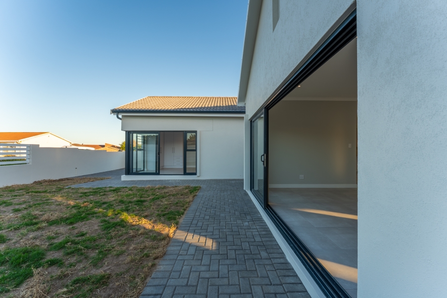 3 Bedroom Property for Sale in Wavecrest Eastern Cape